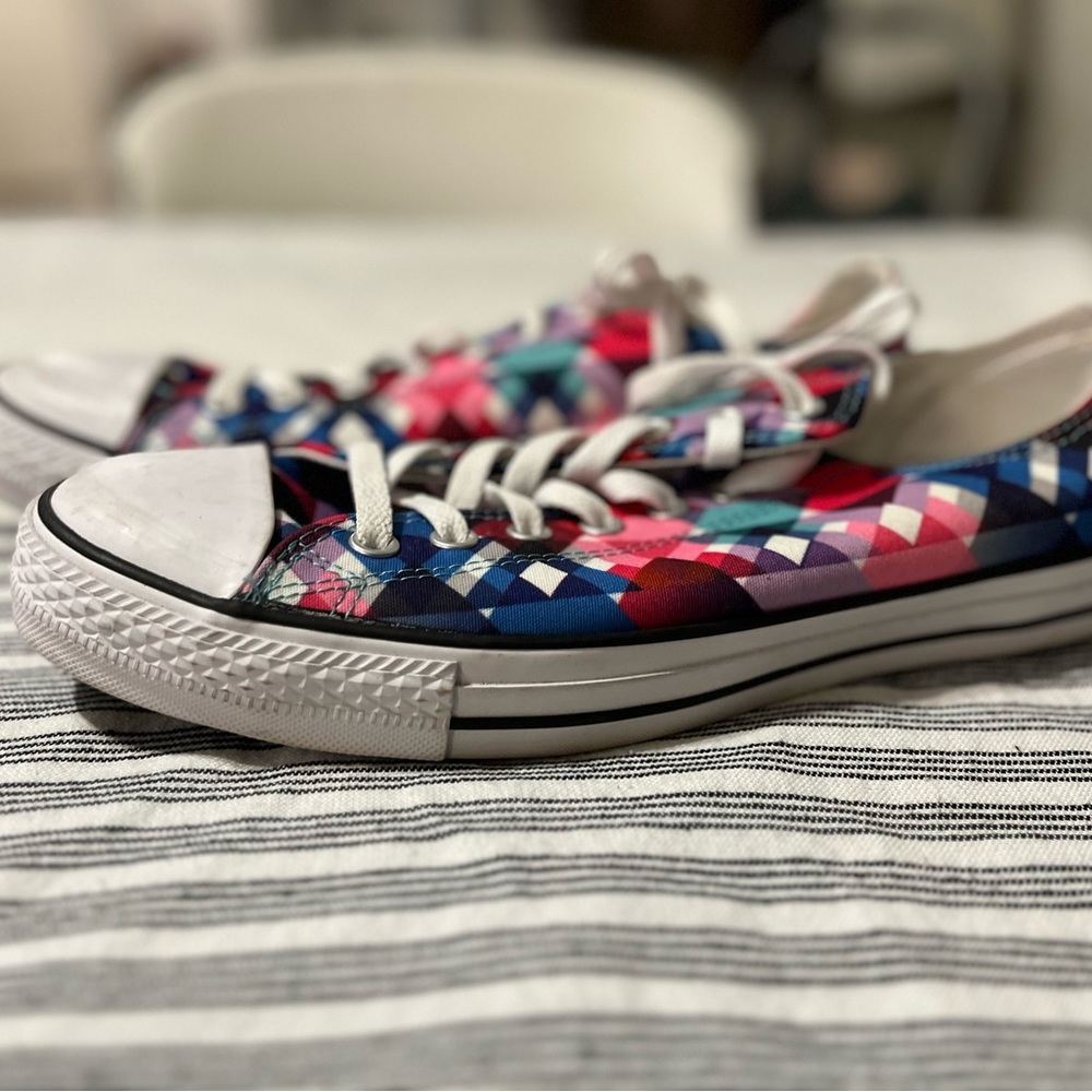 Converse all star shoes.
